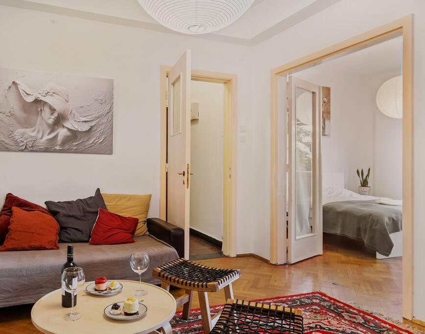 Ultra-Central University Square Apartament Apartament Bukarest Eksteriør billede