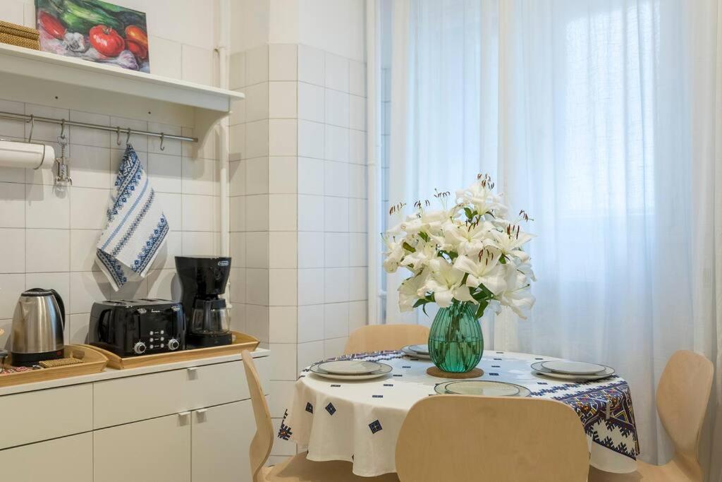 Ultra-Central University Square Apartament Apartament Bukarest Eksteriør billede