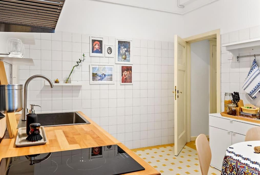 Ultra-Central University Square Apartament Apartament Bukarest Eksteriør billede