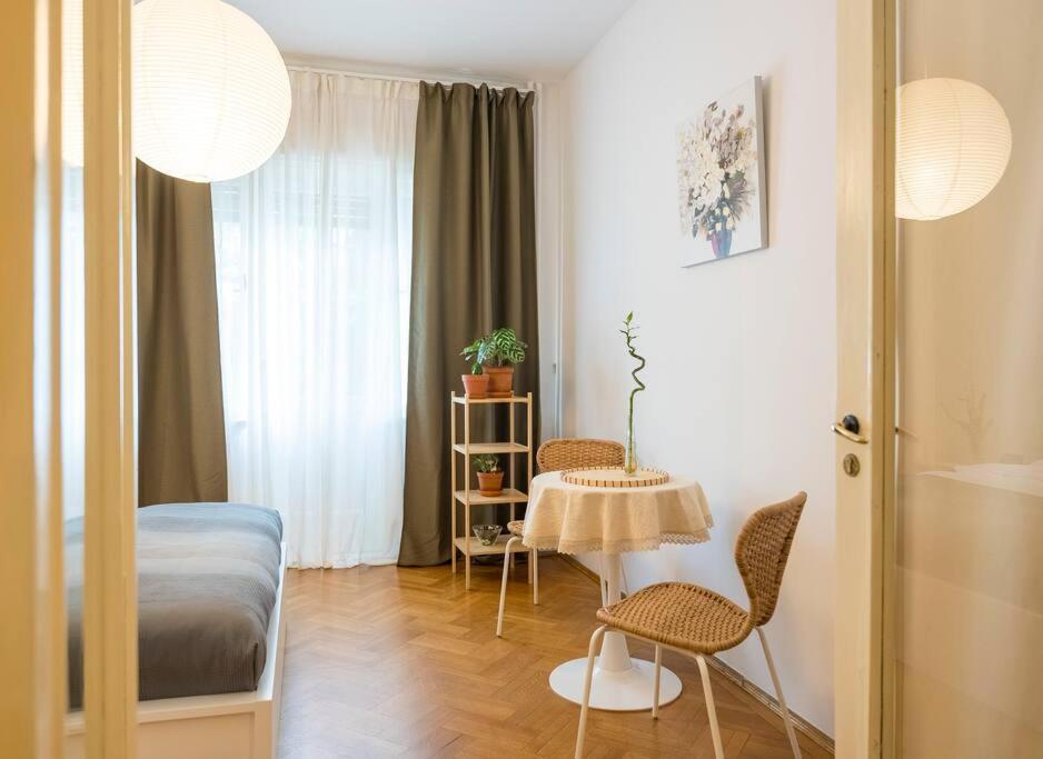 Ultra-Central University Square Apartament Apartament Bukarest Eksteriør billede