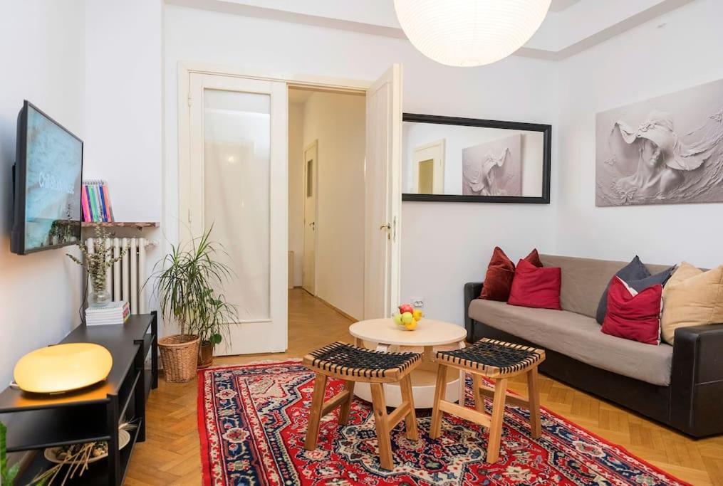 Ultra-Central University Square Apartament Apartament Bukarest Eksteriør billede